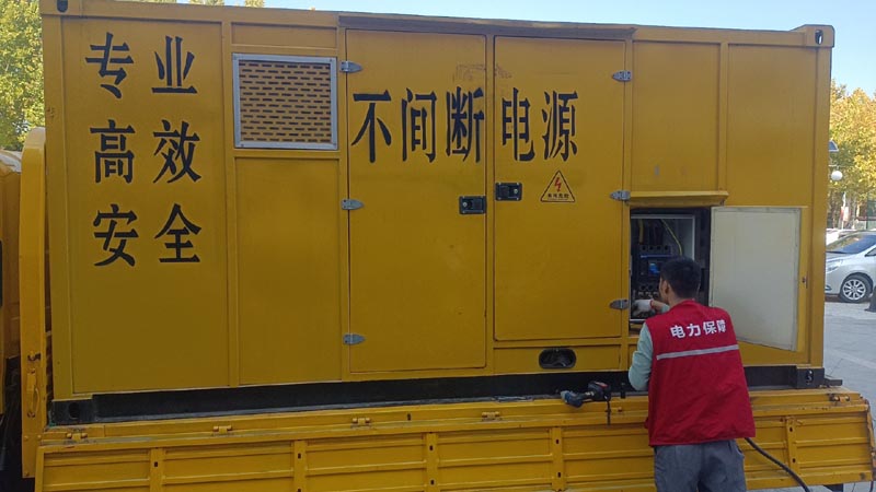 阜宁柴油发电机组和UPS电源配合使用时，如何避免切换过程中的电力中断？